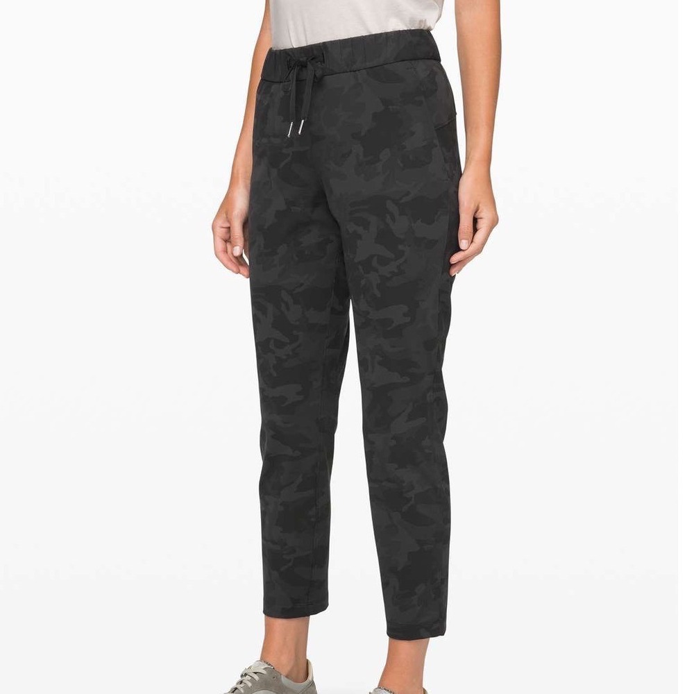 Lululemon On the Fly 7/8 Pant Incognito Camo Multi Grey Luxtreme Size 4
